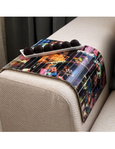 Decorative seat tray design with portraits of legendary names