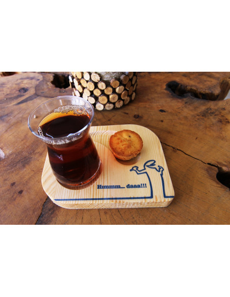 Mr. Curious themed retro wooden tea presentation - Architab.Net