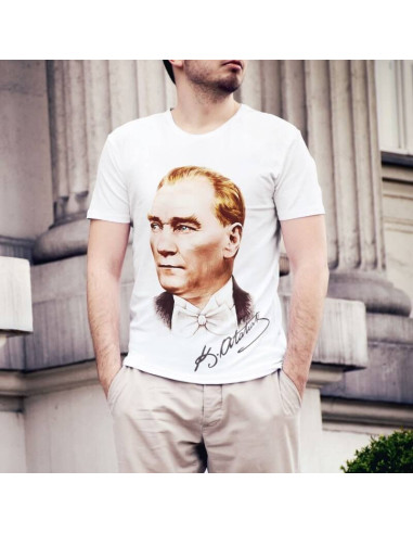 T-shirt with the drawing of the great leader Atatürk