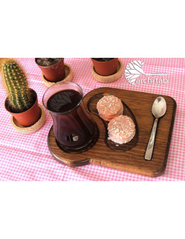 Natural wooden tea presentation plates for those who like to drink tea with a thin waist.